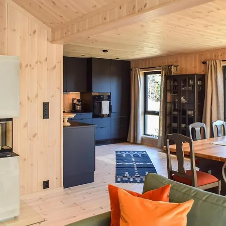 4 Bedroom Beautiful In Nyaraló Sjusjøen