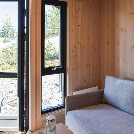 4 Bedroom Beautiful In Nyaraló Sjusjøen