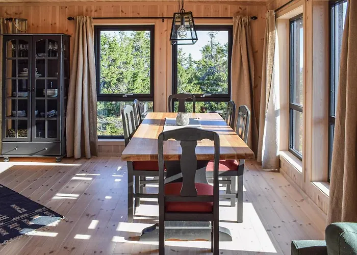 4 Bedroom Beautiful In بيت للعطل *