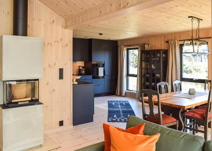 4 Bedroom Beautiful In بيت للعطل Sjusjoen